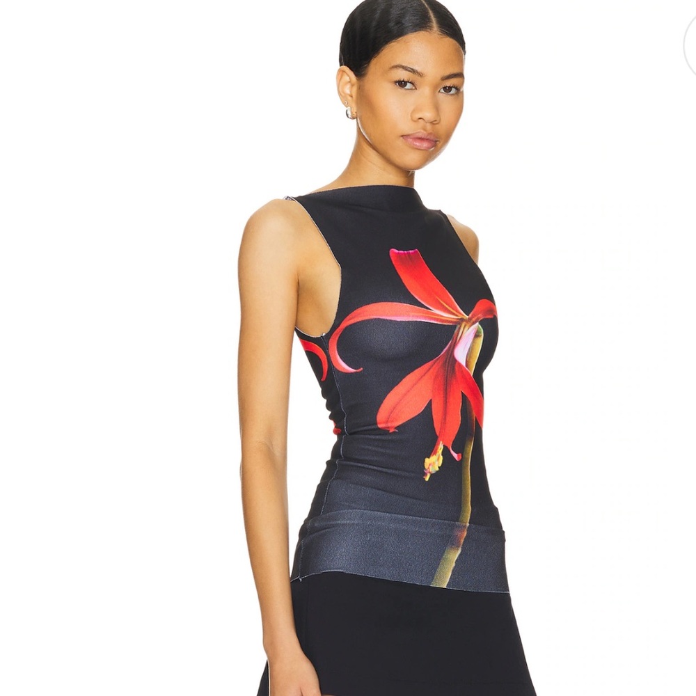 1X blue Sprekelia Shapewear Vest in Black Floral